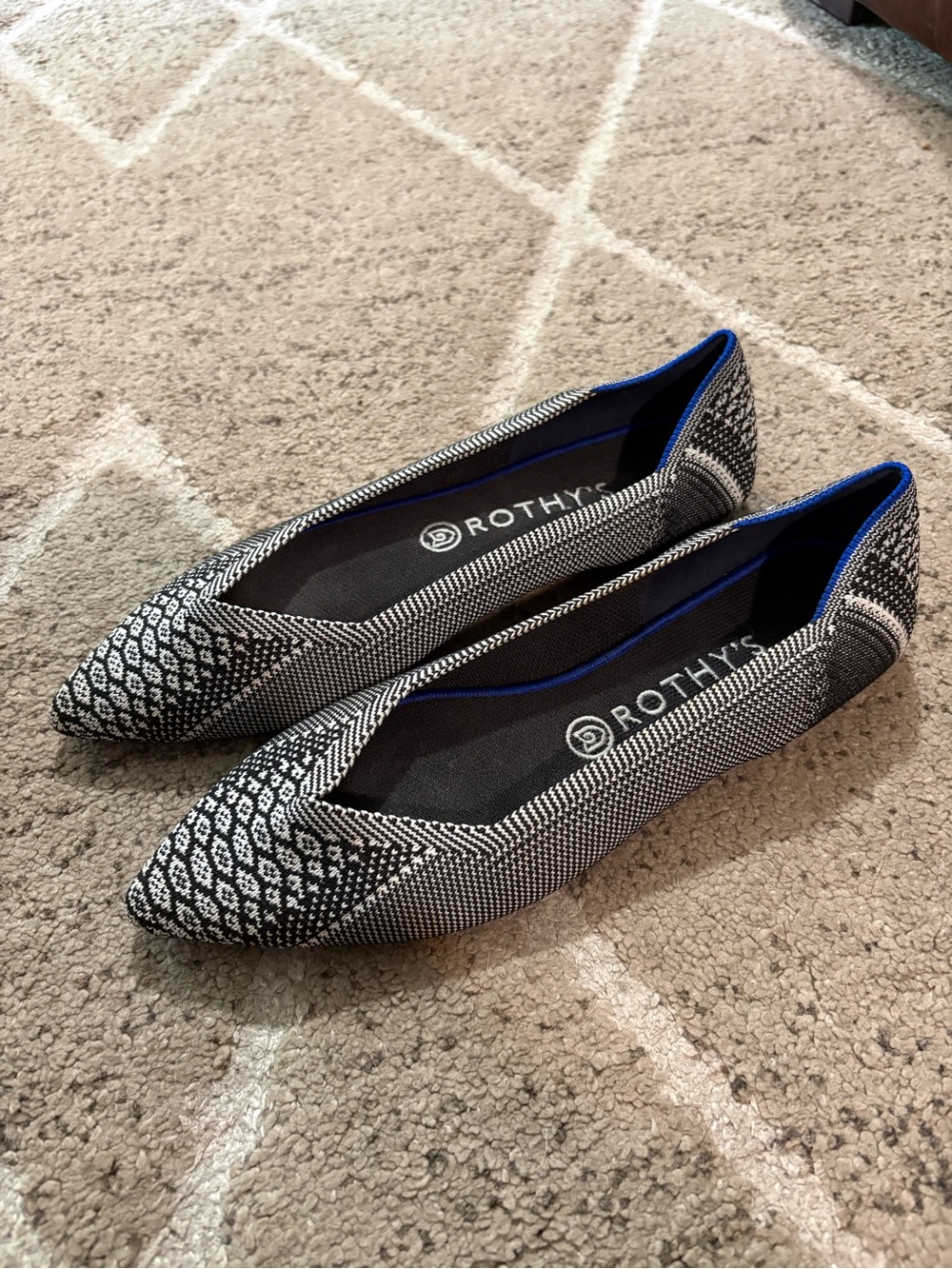 ROTHY’S The Point Pointed Flats Black White Python W9.5